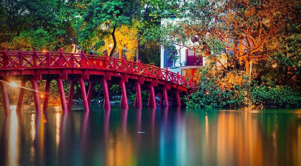 Hoan Kiem Lake &amp; Ngoc Son Temple, Hanoi, Vietnam